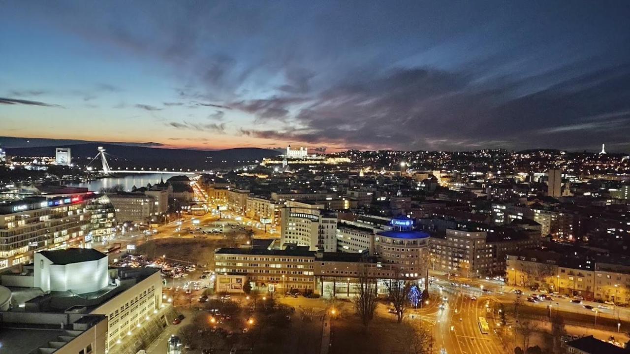 Апартаменты Panorama - Sunset And Castle View, 22Nd Floor, Garage, Ac Братислава Экстерьер фото